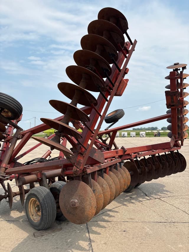 Image of International Harvester 490 equipment image 3