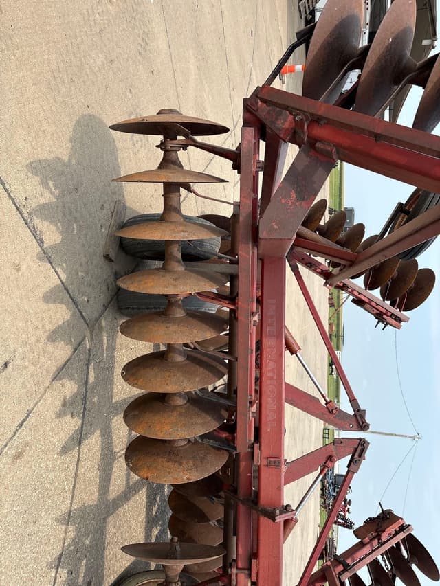 Image of International Harvester 490 equipment image 4