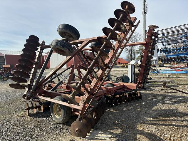 Image of International Harvester 490 equipment image 3