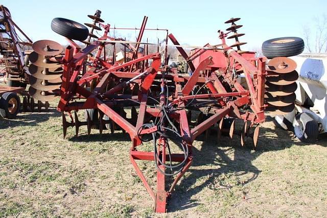 Image of International Harvester 490 equipment image 1