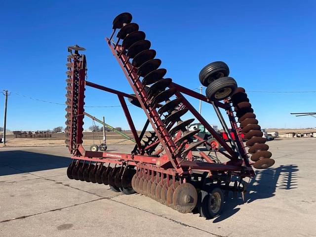 Image of International Harvester 490 equipment image 3