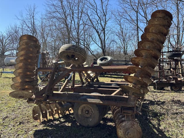 Image of International Harvester 490 equipment image 3