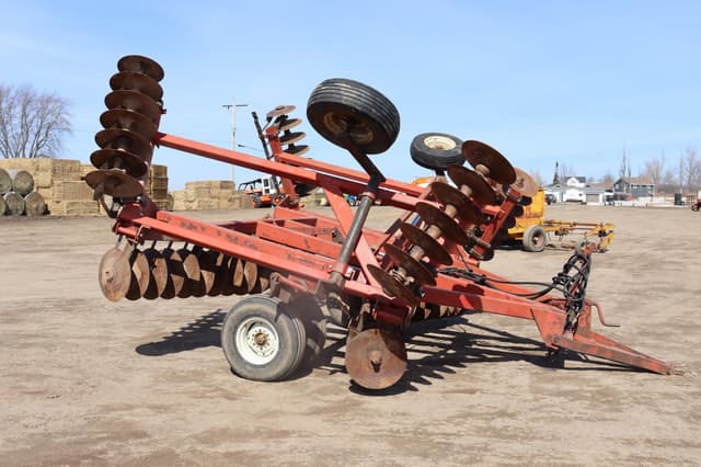 Image of International Harvester 490 equipment image 3