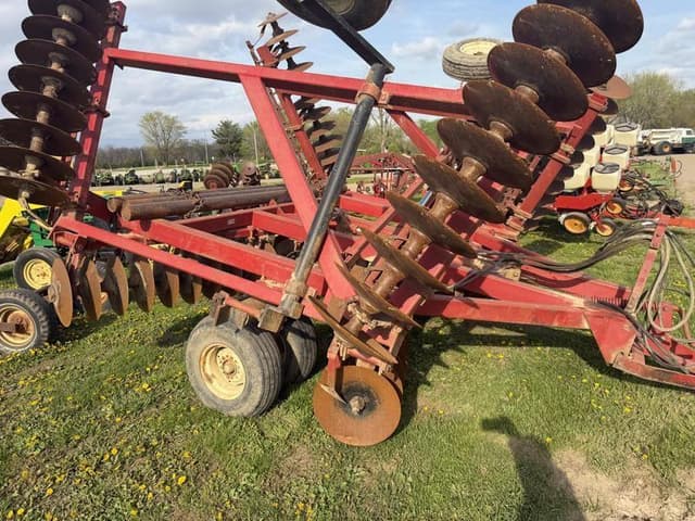 Image of International Harvester 490 equipment image 3