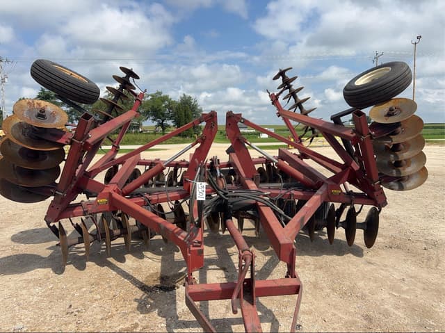 Image of International Harvester 490 equipment image 2