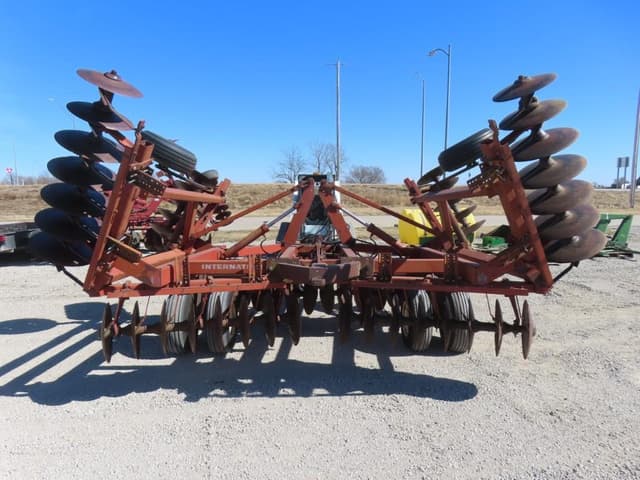 Image of International Harvester 490 equipment image 4