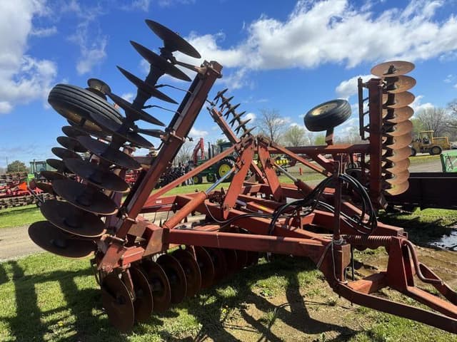 Image of International Harvester 490 equipment image 3