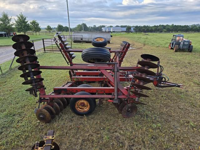 Image of International Harvester 490 equipment image 4