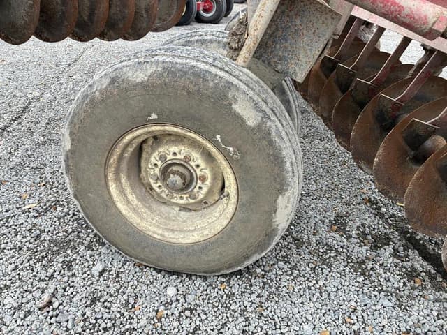 Image of International Harvester 490 equipment image 3