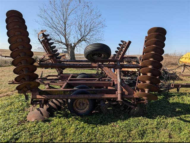Image of International Harvester 490 equipment image 2