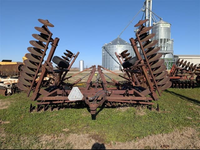 Image of International Harvester 490 equipment image 3