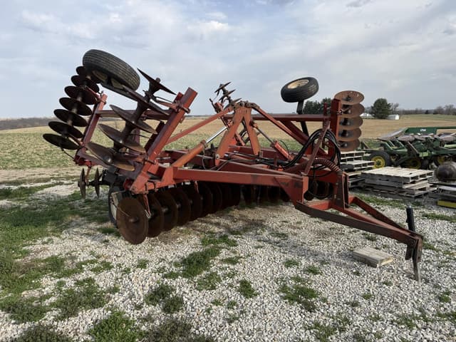 Image of International Harvester 490 equipment image 3