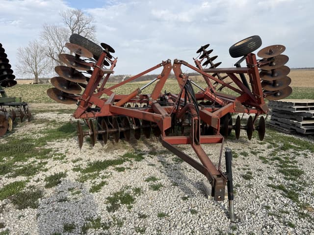 Image of International Harvester 490 equipment image 2