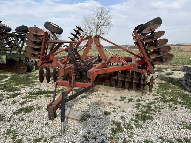 Image of International Harvester 490 equipment image 1