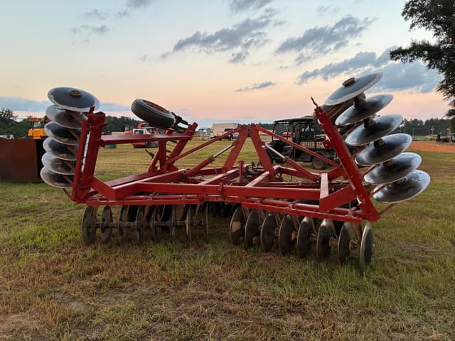 Image of International Harvester 490 equipment image 3