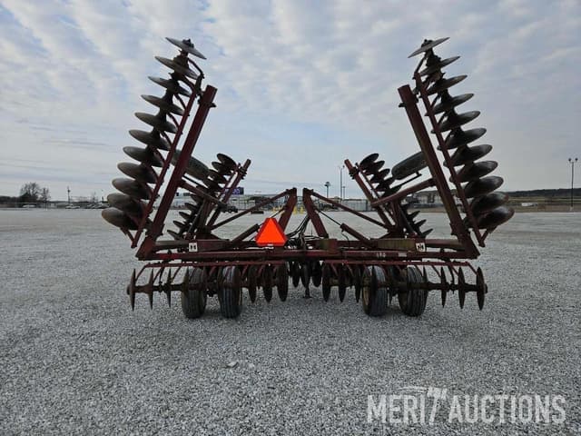 Image of International Harvester 490 equipment image 3