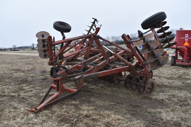 Image of International Harvester 490 equipment image 1
