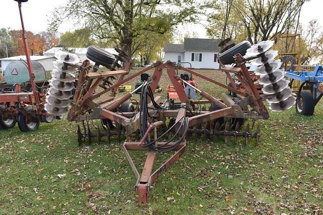 Image of International Harvester 490 equipment image 1