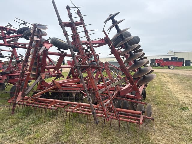 Image of International Harvester 490 equipment image 4