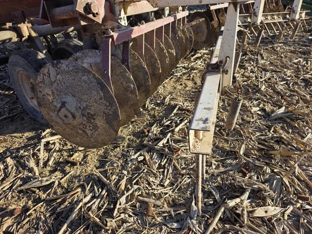 Image of International Harvester 490 equipment image 2