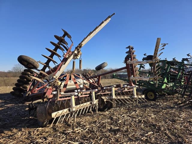 Image of International Harvester 490 equipment image 1