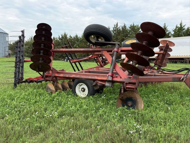 Image of International Harvester 490 equipment image 3