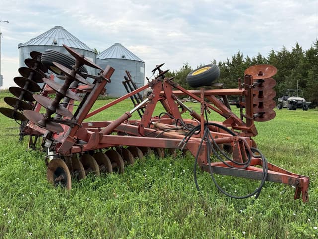 Image of International Harvester 490 equipment image 2