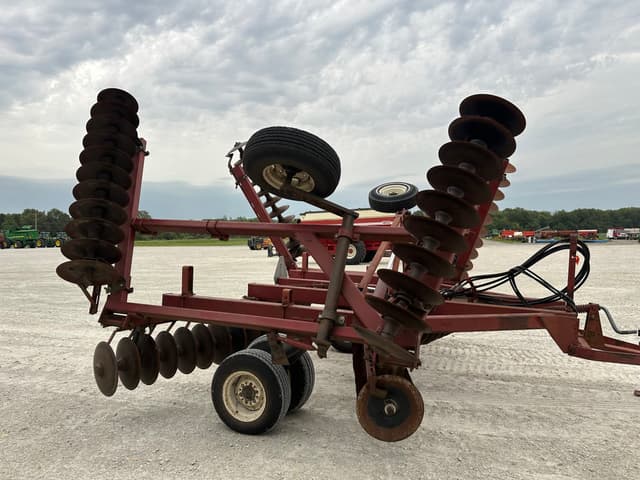 Image of International Harvester 490 equipment image 3