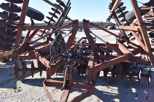 Image of International Harvester 490 equipment image 4