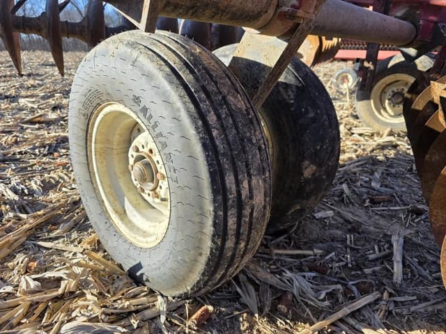 Image of International Harvester 490 equipment image 1