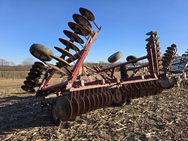 Image of International Harvester 490 equipment image 3