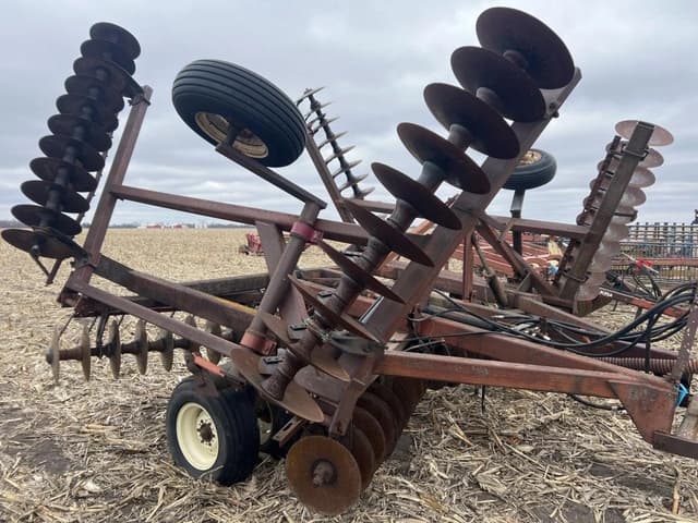 Image of International Harvester 490 equipment image 4