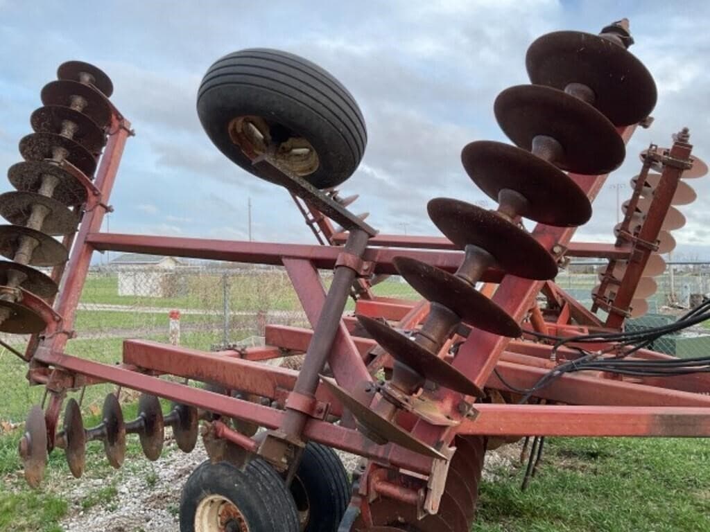 Image of International Harvester 490 Image 1