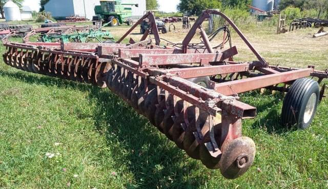Image of International Harvester 490 equipment image 3