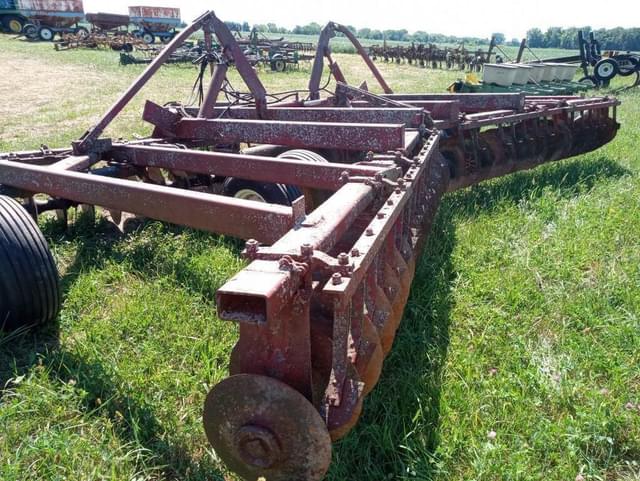 Image of International Harvester 490 equipment image 4