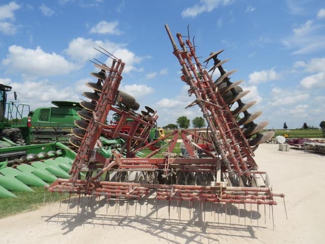 Image of International Harvester 490 equipment image 3