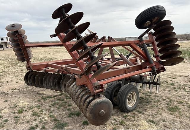 Image of International Harvester 490 equipment image 4