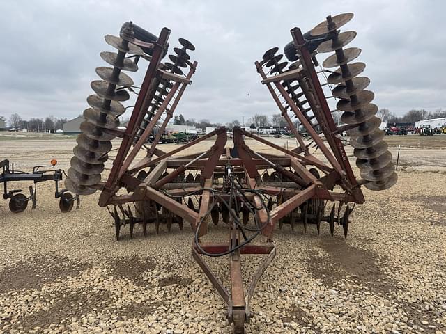 Image of International Harvester 490 equipment image 1