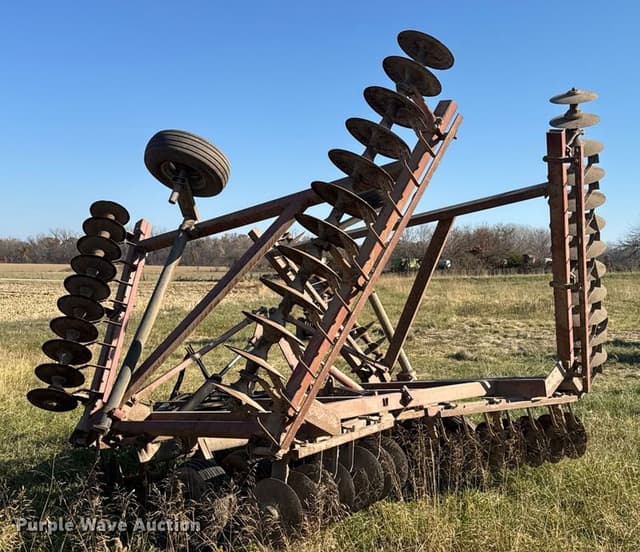 Image of International Harvester 490 equipment image 4