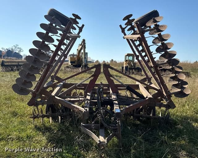Image of International Harvester 490 equipment image 1