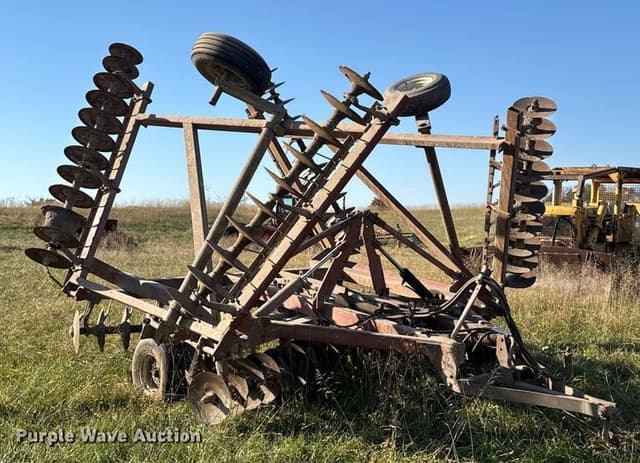 Image of International Harvester 490 equipment image 2