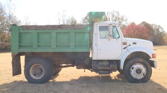 Image of International 4900 equipment image 4