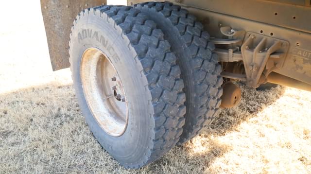 Image of International 4900 equipment image 3