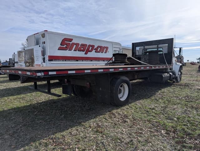 Image of International 4900DT equipment image 3