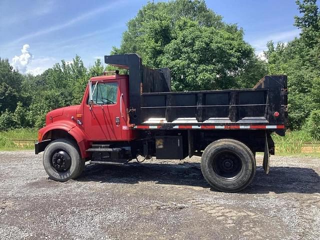 Image of International 4900 DT 466E equipment image 2