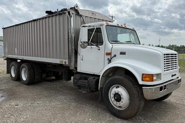 Image of International 4900DT equipment image 3