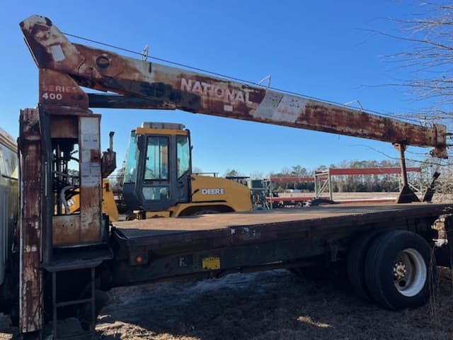 Image of International 4900 equipment image 2