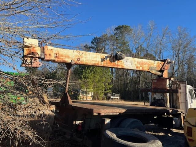 Image of International 4900 equipment image 3