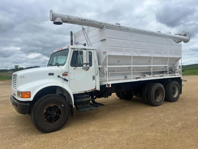 Image of International 4900 equipment image 1