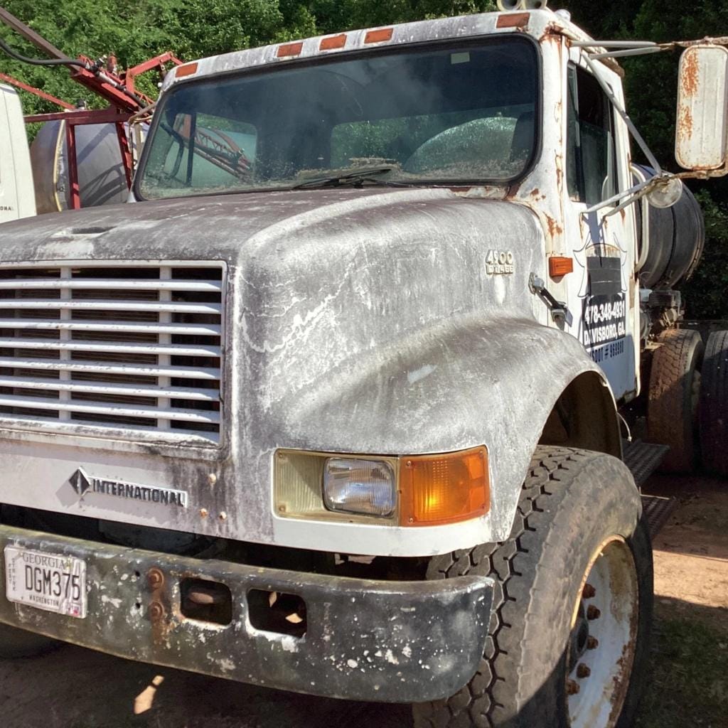1994 International 4900 Equipment Image0
